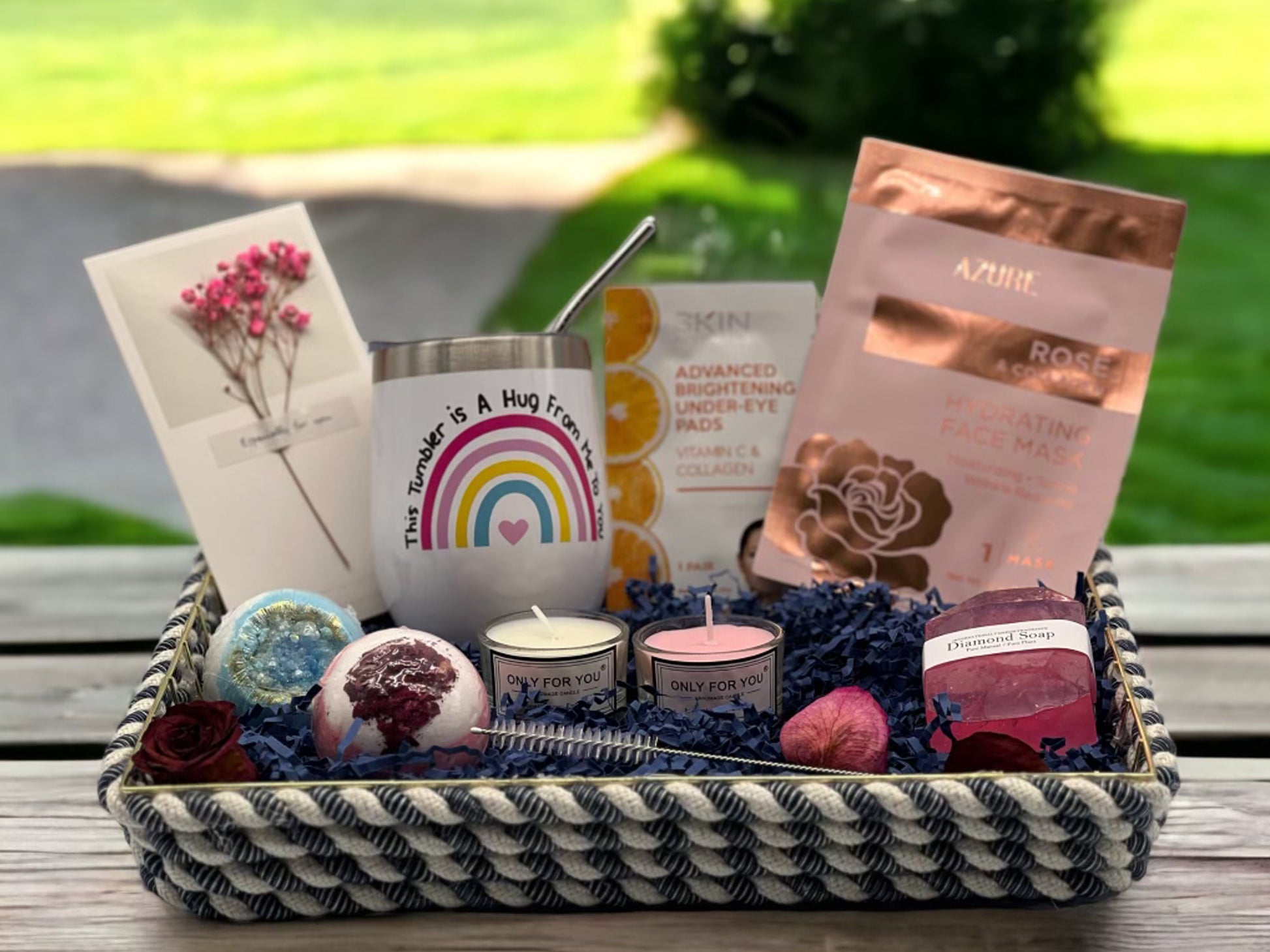    BloomingDelightsCustomGiftBasket