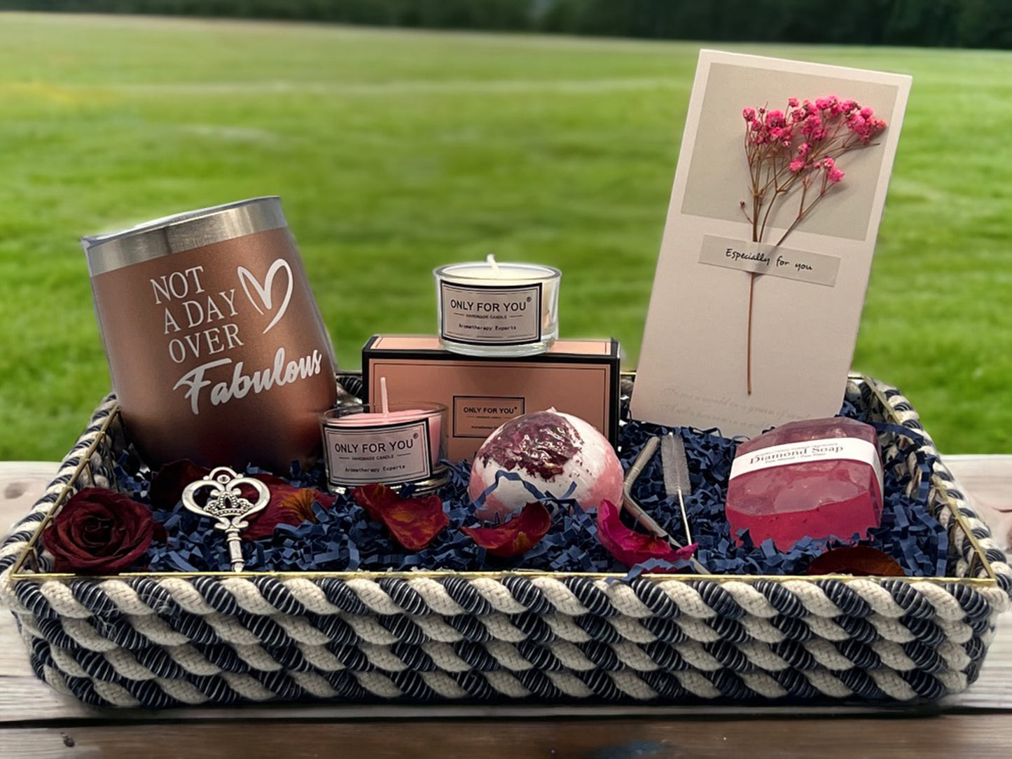    BloomingDelightsCustomGiftBasket